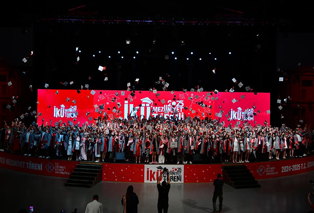 İKÜ 2024-2025 MEZUNİYET TÖRENİ