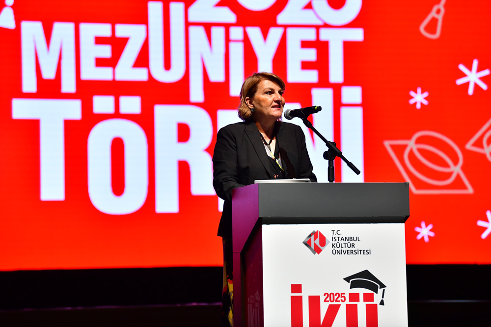İKÜ 2024-2025 MEZUNİYET TÖRENİ